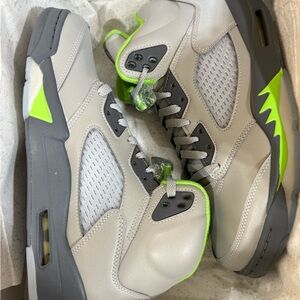 Jordan Air Retro 5 green bean Sneakers - Gray and Green size 9.5m